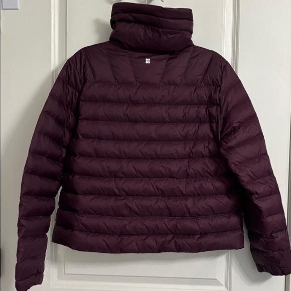 Sweaty Betty Pathfinder Lightweight Packable Jacket in Plum Red Size Medium - Picture 6 of 11